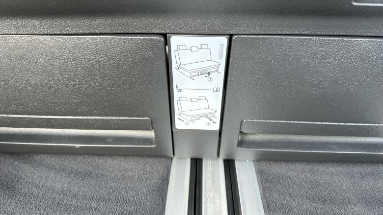 Volkswagen Caravelle 2.0 TDI Executive 199 5dr DSG Diesel Estate